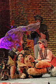 Sophranistin Aline Lettow in der Rolle eines sehr agilen "Füchslein" (©Foto: MartinSchmitz)